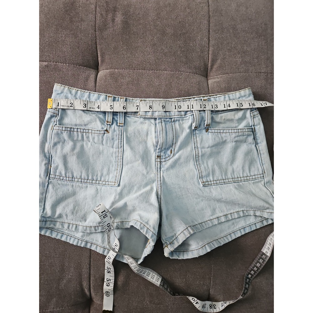 Vintage L.E.I. Low Rise Denim Shorts - Light Wash Y2K - Size 11 - Picture 3 of 12